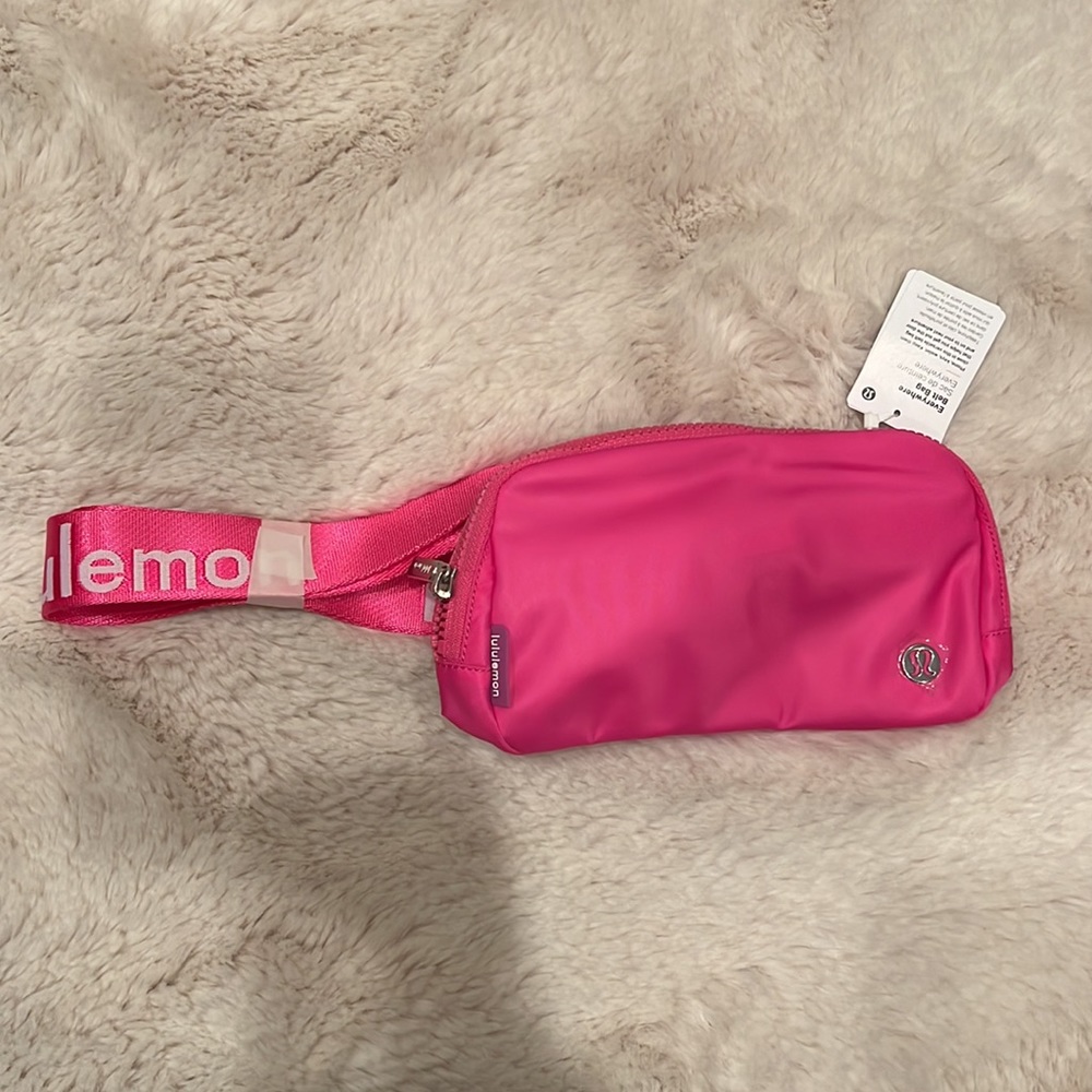 NWT Sonic Pink Everywhere Belt Bag Lululemon